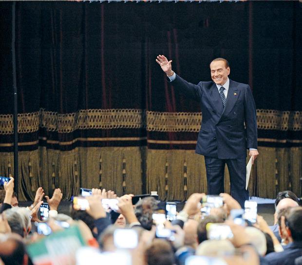 La coalition menée par Silvio Berlusconi semble aujourd'hui la mieux placée pour battre le Mouvement 5 étoiles.
