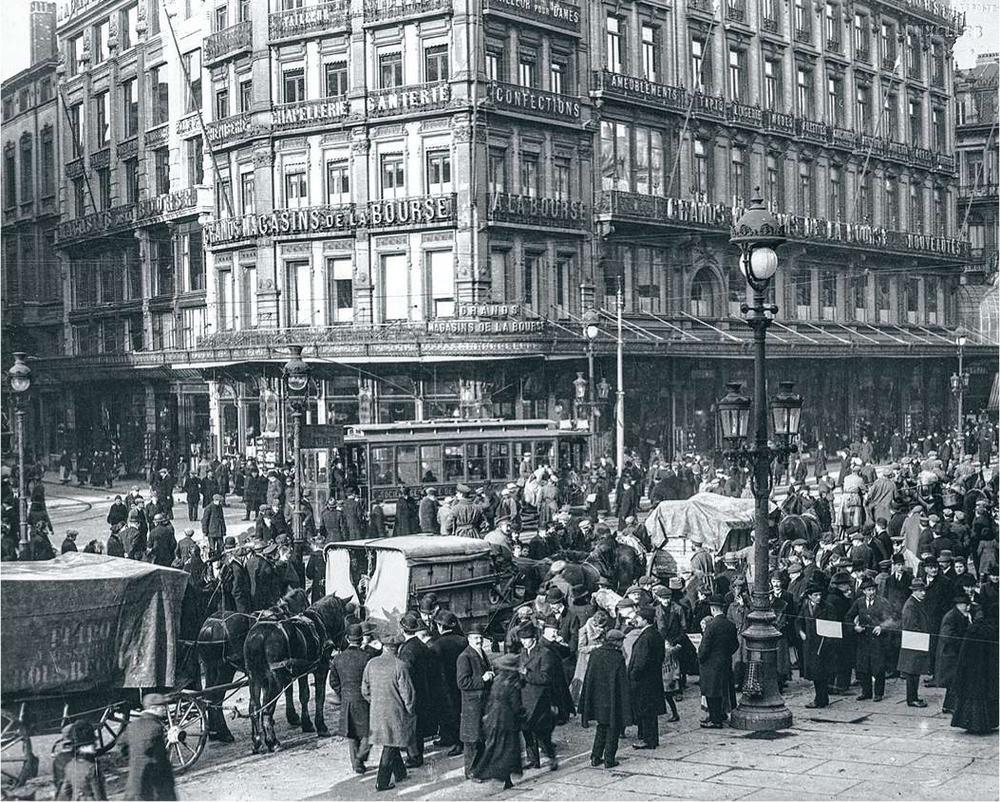 Novembre 1918, les soldats allemands quittent Bruxelles, une ville en ébullition depuis la mi-octobre.