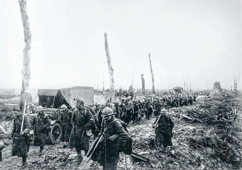 En 1918, les armées sont fatiguées. En Belgique, l'offensive libératrice est impatiemment attendue.