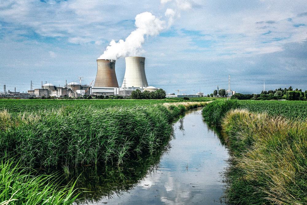 La Belgique est empêtrée dans la désorganisation de ses sites de production nucléaire dont on ne cesse de reculer la date de fermeture.
