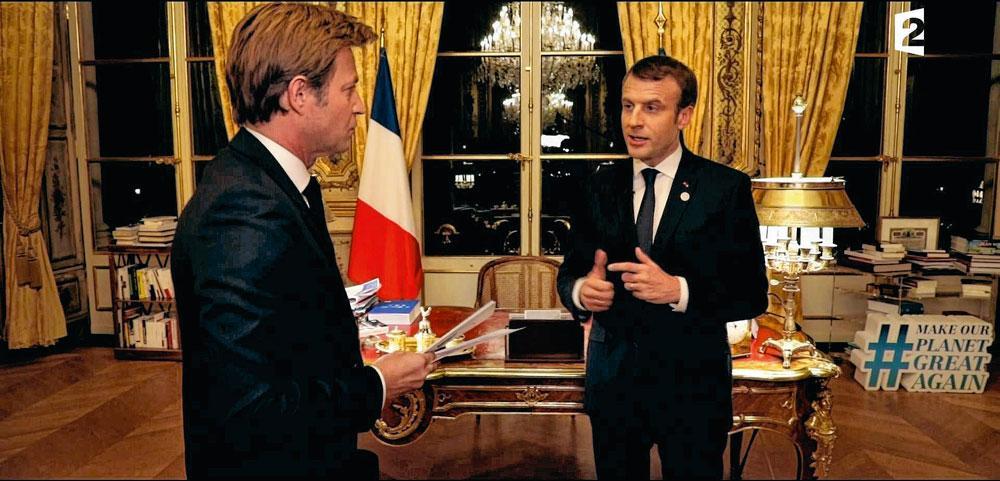 Est-il acceptable que le président Emmanuel Macron soit trois fois moins bien payé que Laurent Delahousse ? s'interroge Claude Sérillon.