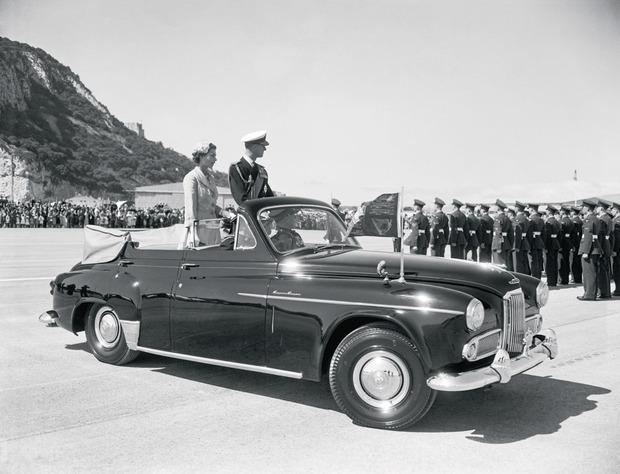 Elisabeth II et le Duc d'Edimbourg en visite officielle, le 10 mai 1954.