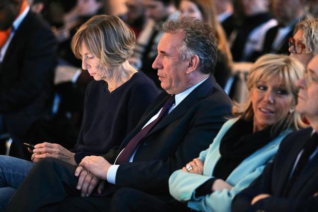 Entre Marielle de Sarnez, son bras droit, et Brigitte Macron, le 17 mars dernier.