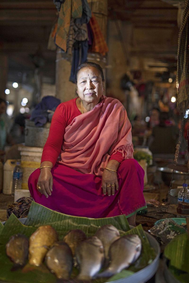 Lalita Soibam verkoopt al 35 jaar vis op de markt.