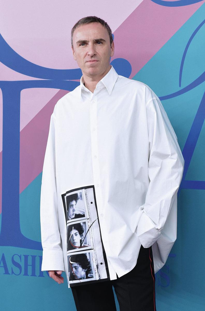 Raf Simons, ontwerper van zijn eigen label en creatief directeur van Prada.