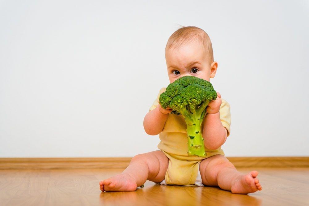 Met lange tanden: wat als je kind je gezonde maaltijd steeds aan de kant schuift?