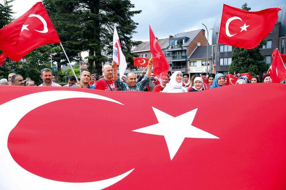 Manifestation pro-Erdogan à Maasmechelen, en juillet 2016, après le coup d'Etat attribué au mouvement Gülen.