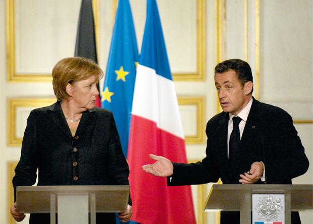 Devenu président en mai 2007, Nicolas Sarkozy se rend chez la chancelière Angela Merkel pour débloquer le dossier bruxellois.