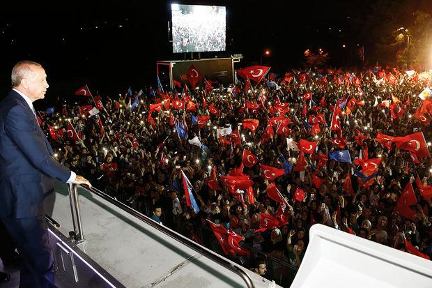 Recep Tayyip Erdogan fête sa victoire.