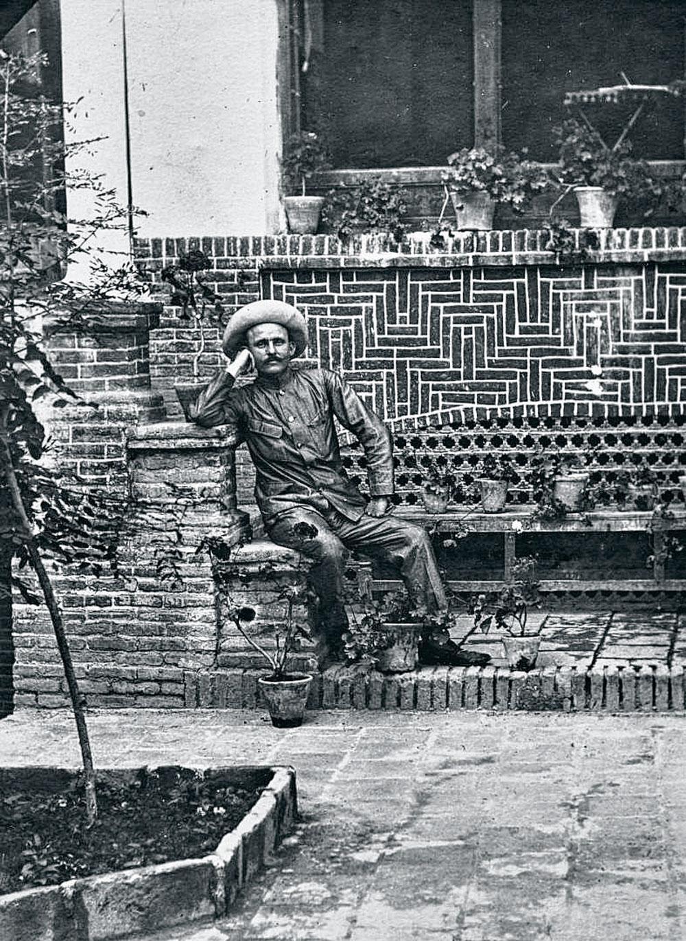 Lambert Molitor à Téhéran, en 1907.