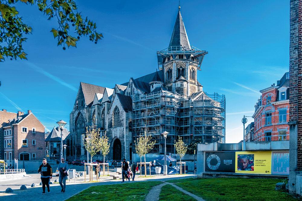 En voie de restauration: Sainte-Croix