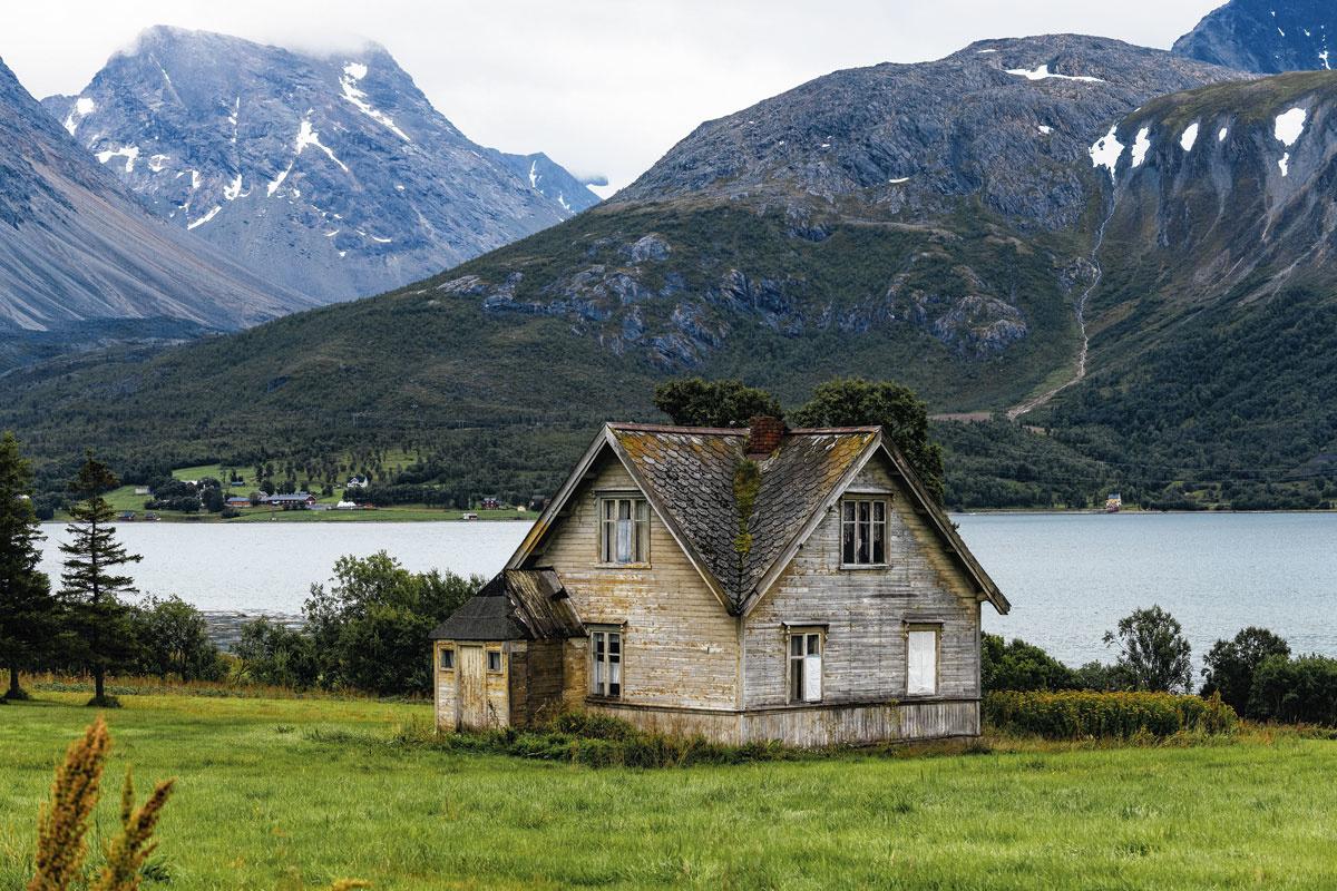 Op eenzame hoogte: introspectieve roadtrip door de woeste Noorse natuur