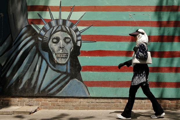 L'Iran affirme que les actions des Etats-Unis violent de nombreuses dispositions du traité américano-iranien de 1955. 