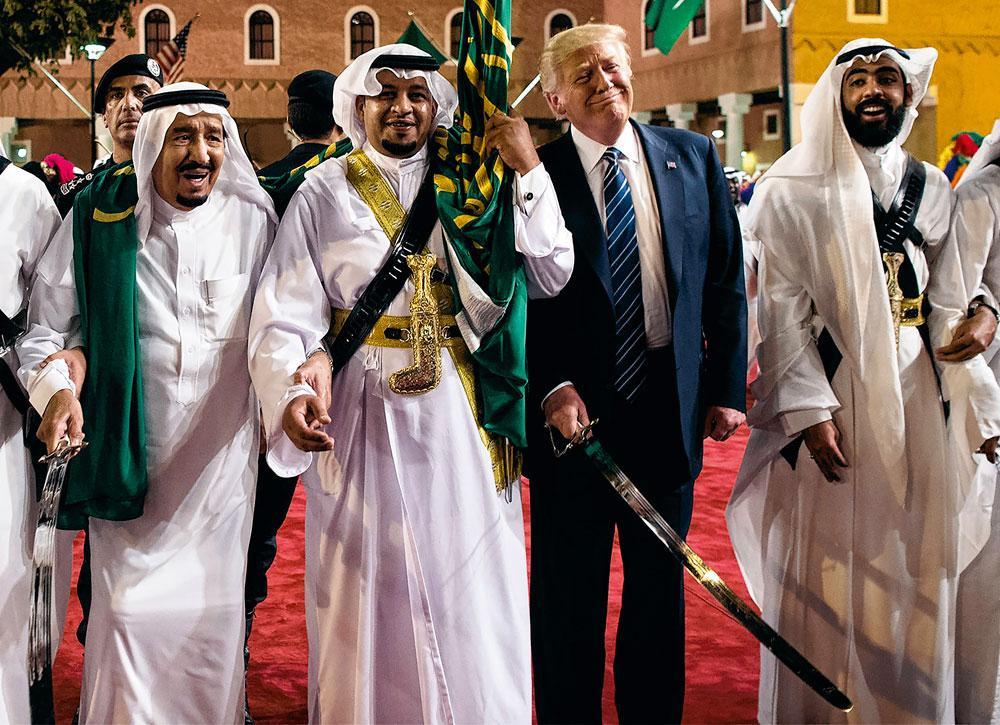 Donald Trump (ici, lors de sa visite à Ryad, en mai 2017) est, des dirigeants occidentaux, le plus embararassé par l'affaire Kashoggi.