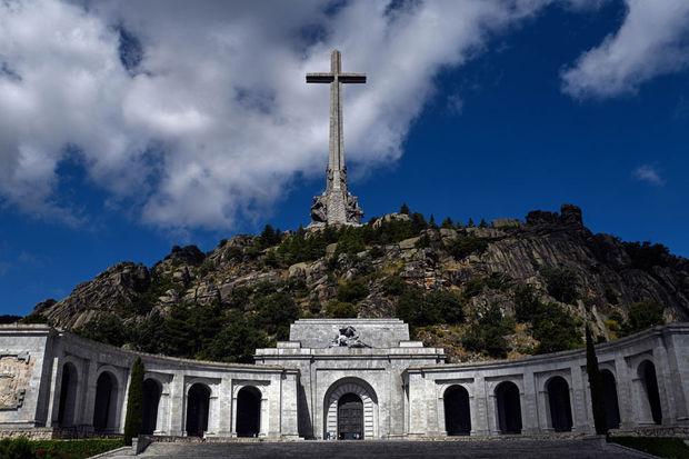 Bras de fer autour de la tombe de Franco