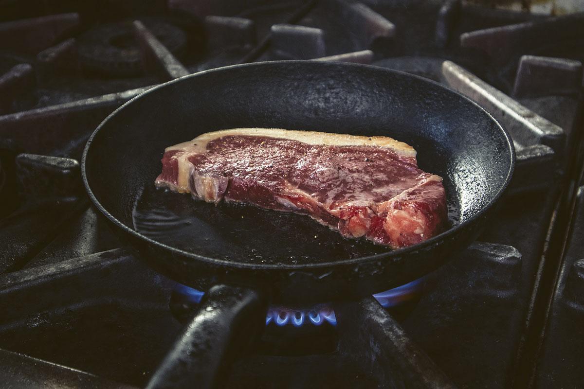 Een dikke steak verkleint de kans op overgaren.