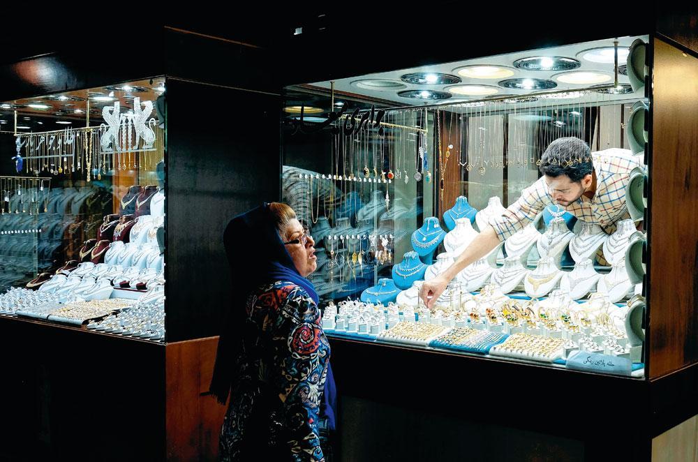 Du grossiste en riz Mohammad aux bijoutiers du bazar de Téhéran, tous s'accordent sur ce constat : 