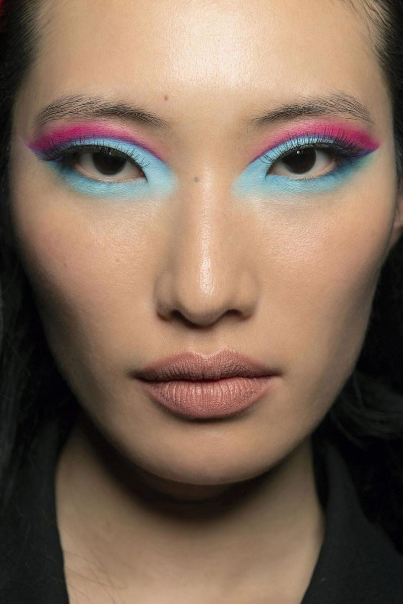 Maak het bont: de nieuwste make-uptrend heeft knaldrank