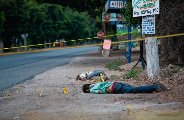 29 juin 2017, deux cadavres le long d'une route après un règlement de comptes à la périphérie de Culiacan, Etat de Sinaloa, foyer du cartel du même nom.