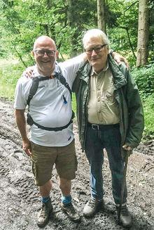 Jean-Luc Crucke (à gauche) part, tout ce mois d'août, à la rencontre des Wallons. En plus de 820 kilomètres de randonnée, il aura le temps d'en croiser quelques-uns.