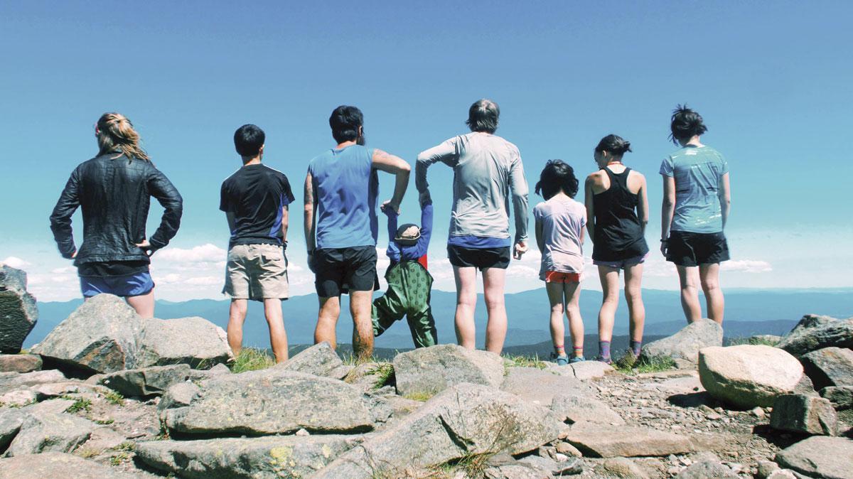 Het gezin op de top van berg Moosilauke in New Hampshire. Deze foto werd de cover van het boek.