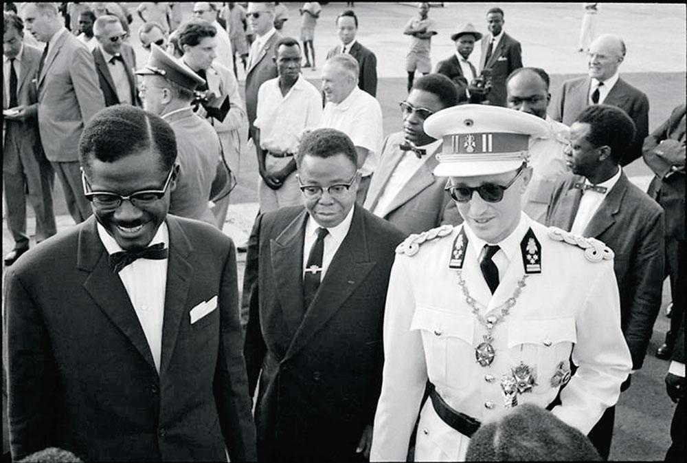 Le Premier ministre Patrice Lumumba et le président Joseph Kasavubu accueillent Baudouin à Léopoldville le 29 juin 1960, veille de l'indépendance de la colonie belge.