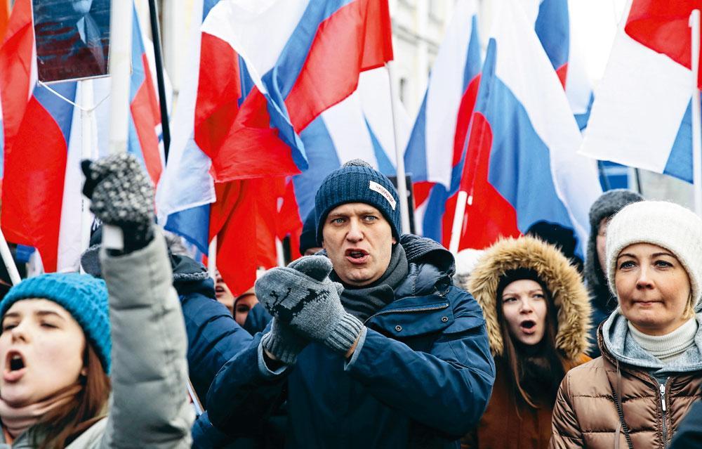 Alexeï Navalny, activiste anticorruption nationaliste, appelle au boycott du scrutin.