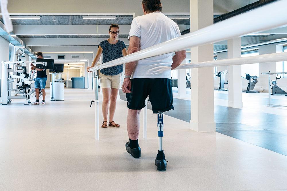 Paralysie : réapprendre à mettre un pied devant l'autre