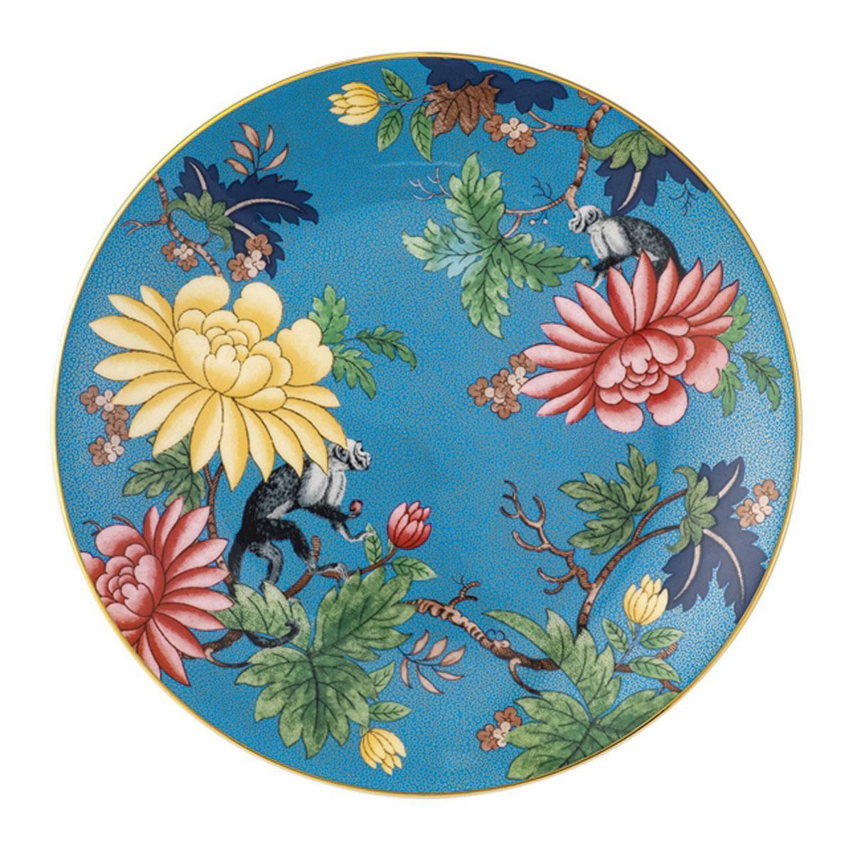 Te mooi om je eten op te schikken: porseleinen bord Sapphire Garden uit de Wonderlust-collectie van Wedgwood.