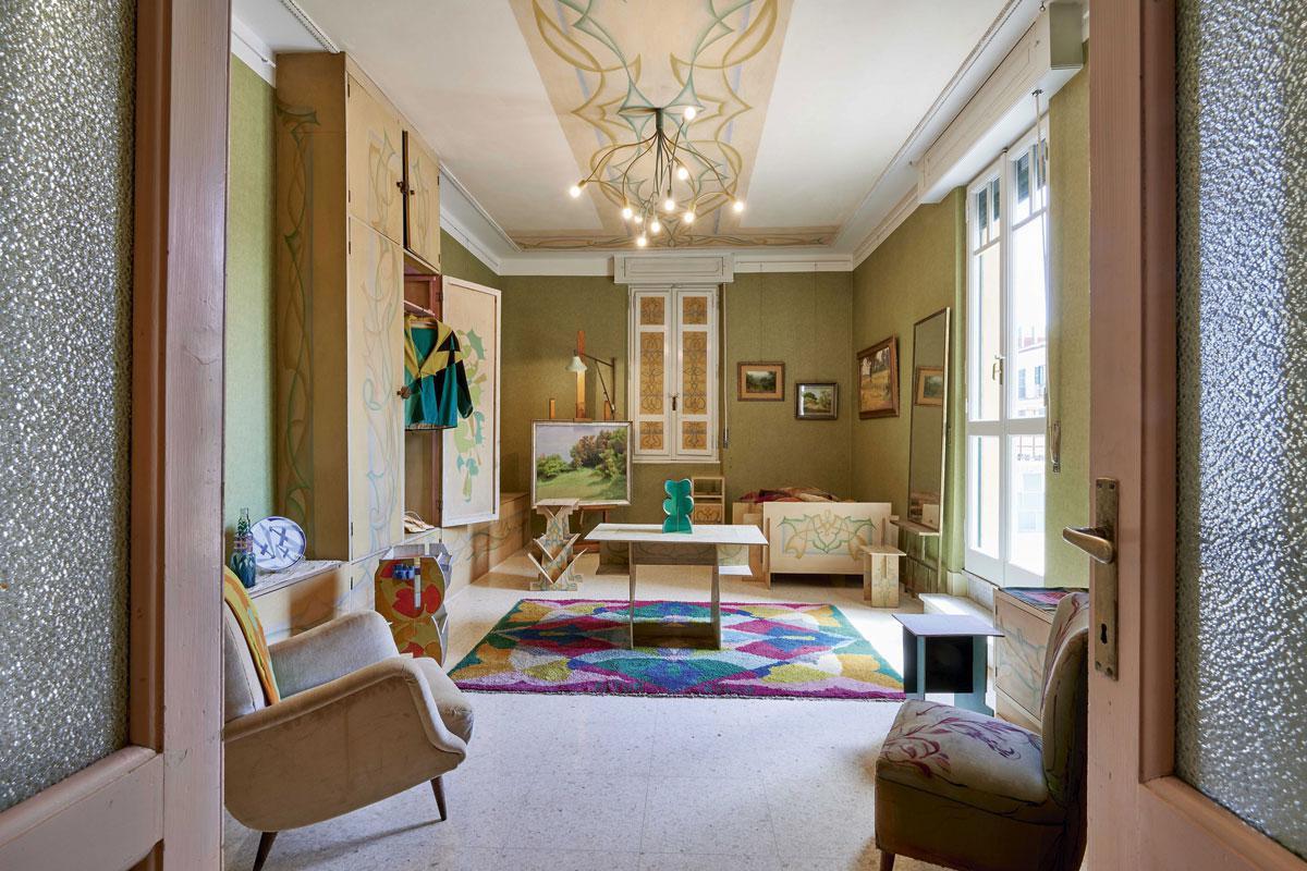 Giacomo Balla en zijn dochters ontwierpen zo'n beetje alles in de woonst, van de tapijten en stoffen tot de meubelen.
