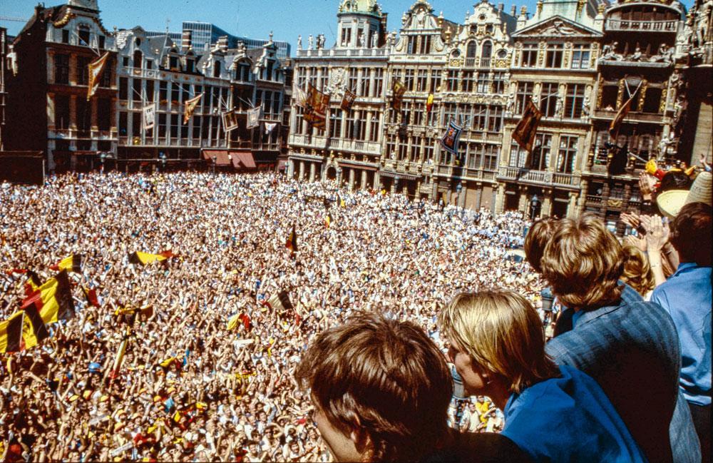 En 1986, la Grand-Place de Bruxelles était déjà le théâtre de la ferveur populaire, à l'occasion du retour des Diables Rouges du Mexique.