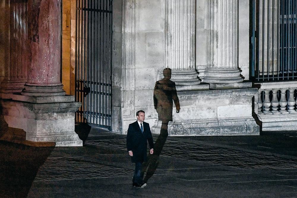 Le président Macron, le jour de son élection, sur l'esplanade du Louvre.