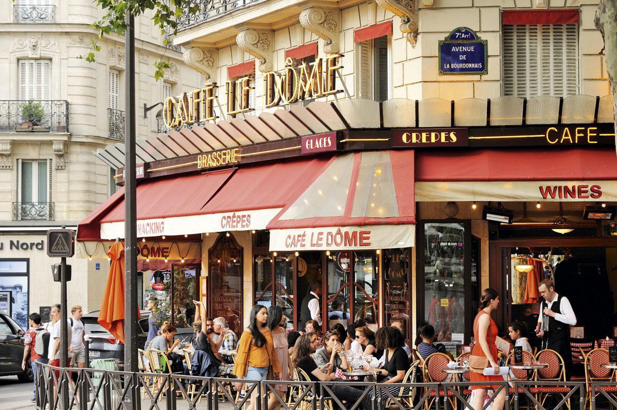 Het terras van Café Le Dôme: de ultieme Parijse tip van Anthony Bourdain.