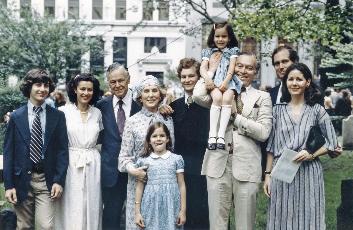 Een familieportret uit 1978. De twee zonen en de kleinkinderen van Estée en Joseph Lauder - Aerin staat in het midden - stapten allen in het familiebedrijf.