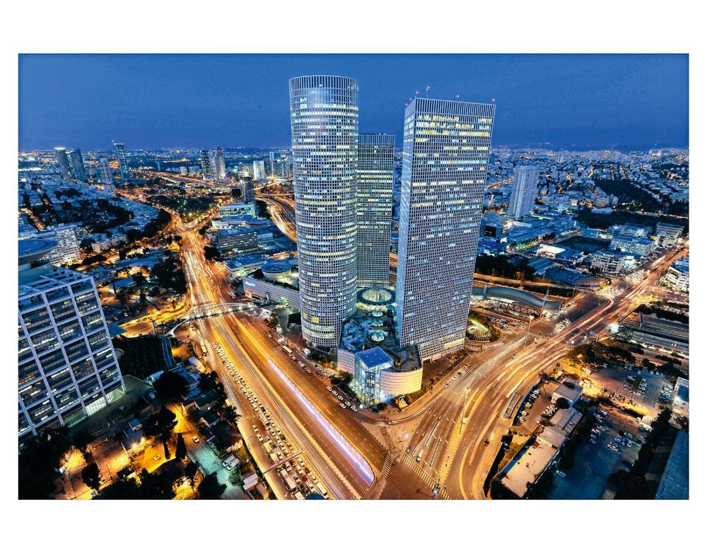 Depuis 1948, la population d'Israël a décuplé et Tel-Aviv est le coeur battant du pays.