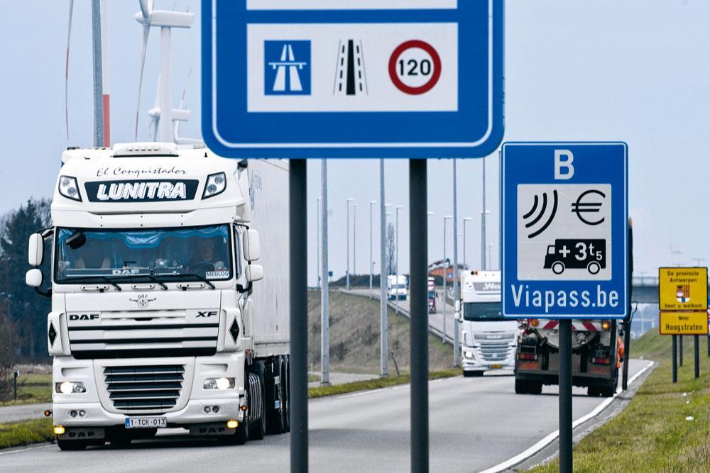 Avec le prélèvement kilométrique pour les poids lourds, instauré en 2016, la Wallonie alloue plus de 200 millions d'euros supplémentaires par an à la réhabilitation de ses routes.