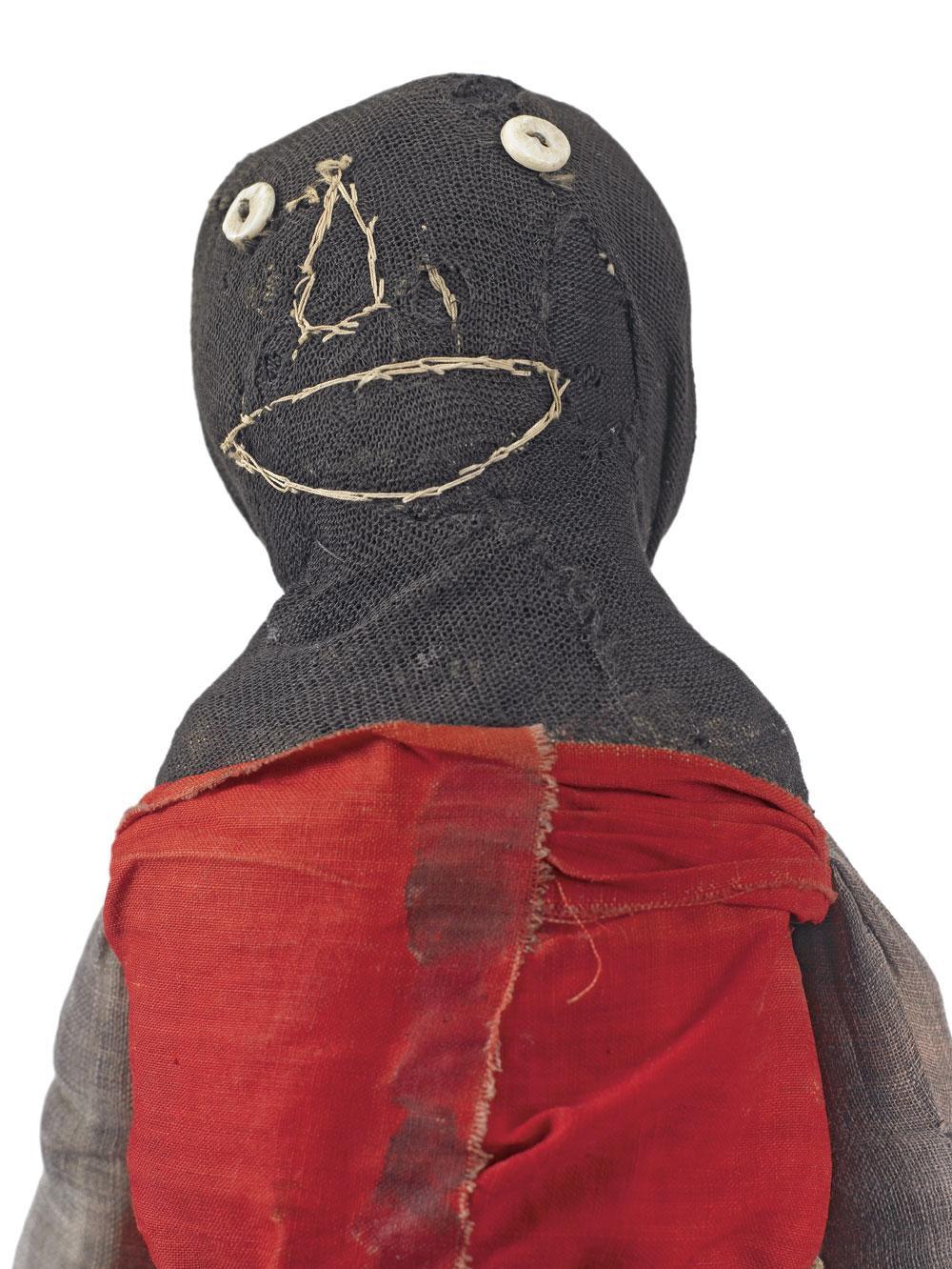 Poupée chaussette à la chemise rouge, Auteure inconnue, Etats-Unis, circa 1920-1930.