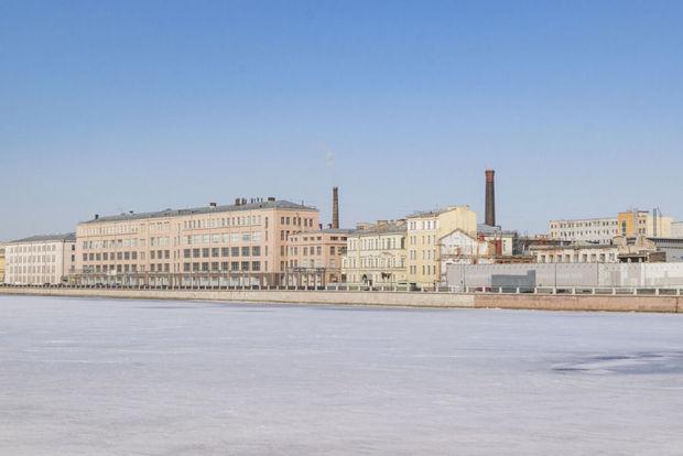 Fabriek in Bauhausstijl in Sint-Petersburg
