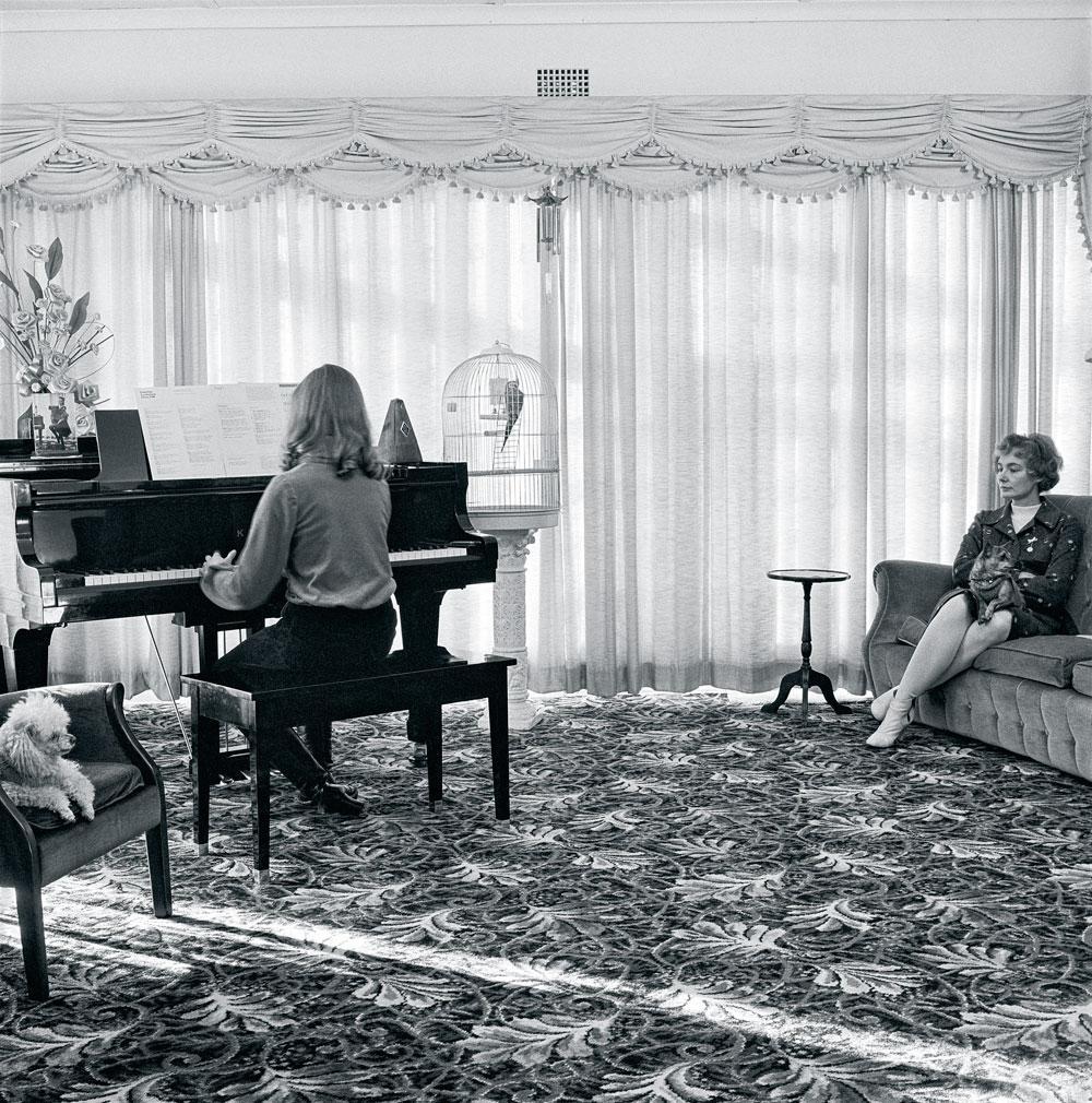 Une adolescente et sa mère chez elles, Boksburg, 1980.