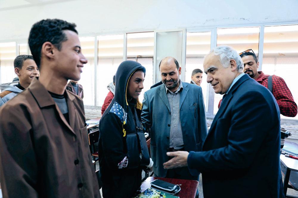 L'ancien professeur de sciences politiques dans un collège de Benghazi soutenu par l'Unicef, le 5 décembre 2017.
