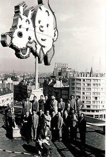 L'équipe du journal Tintin en 1955 sur les toits du 