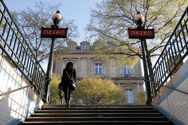 Gilets jaunes : la France en alerte rouge, une trentaine de stations de métro fermées samedi