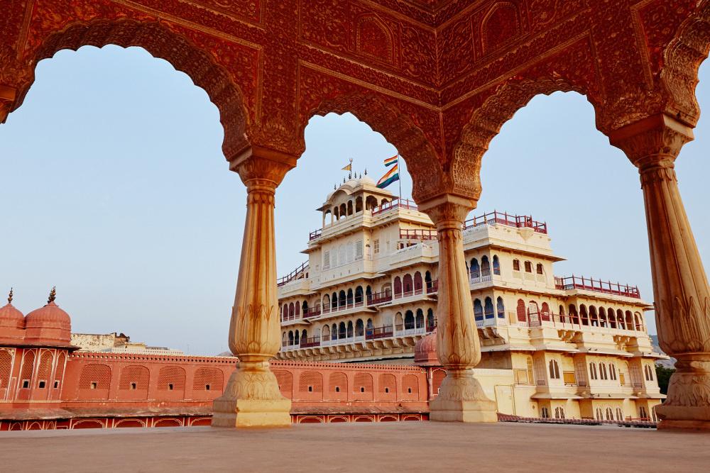 Via Airbnb kan je nu overnachten in het paleis in de roze stad Jaipur