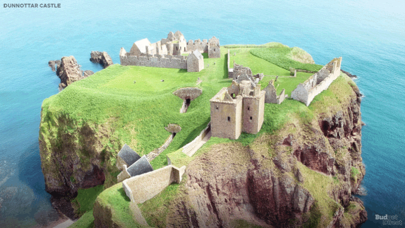 https://img.static-rmg.be/a/view/q75/w/h/3875433/03-ruined-castles-reconstructed-dunnottar-gif.gif