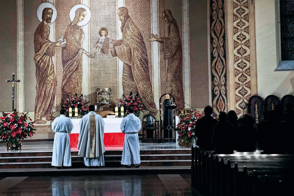 55 % des Polonais de plus de 40 ans vont à la messe le dimanche, mais ils ne sont que 26 % dans la tranche des plus jeunes.