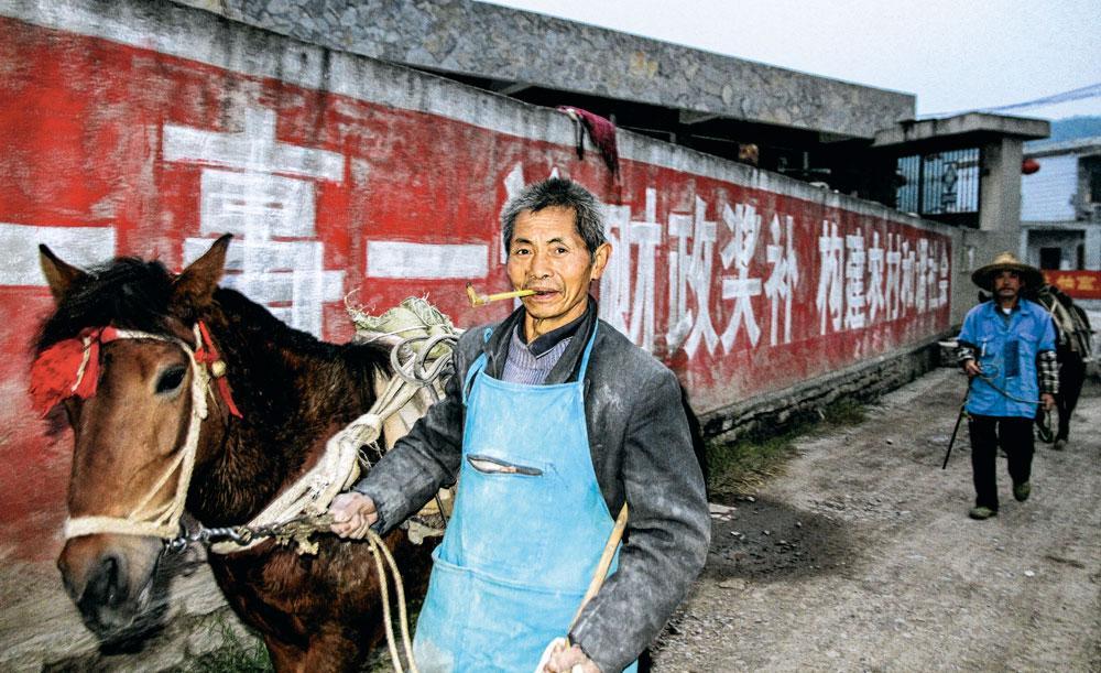 La Chine méridionale abrite la plus forte proportion de minorités ethniques de l'empire du Milieu. De nombreuses communautés vivent encore entre elles dans des villages reculés et le respect de leurs cultures et traditions.