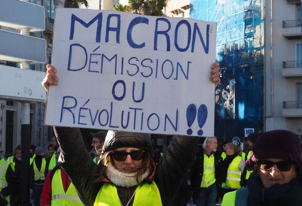 Gilets jaunes: mobilisation en hausse en France, moins de tensions