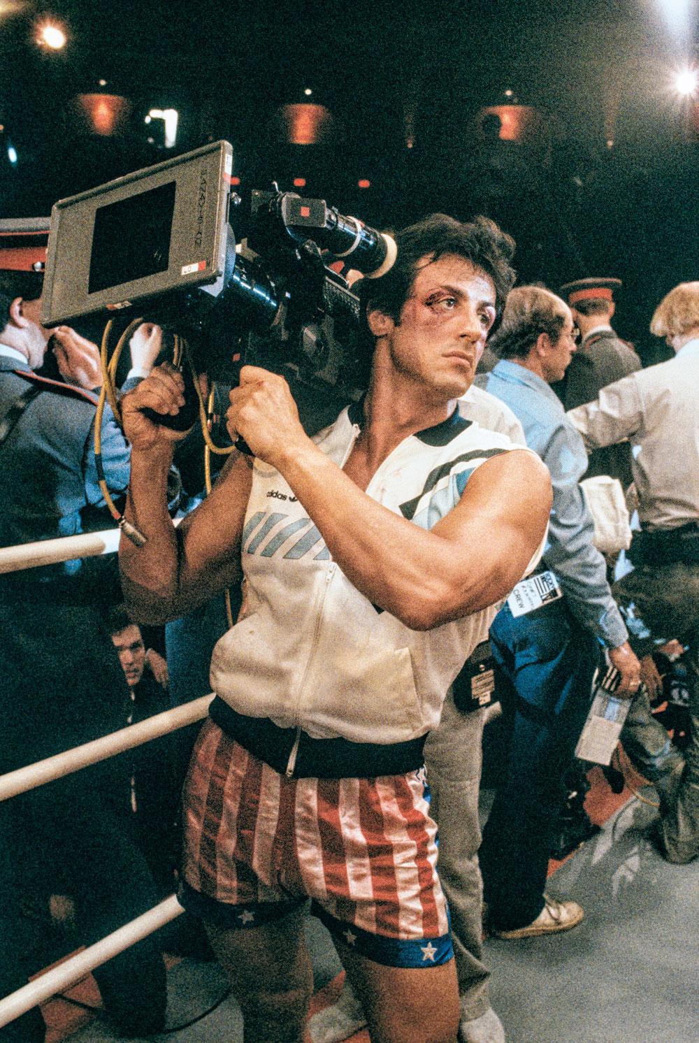Mis en scène par Sylvester Stallone lui-même,  Rocky IV n'est certes pas le volet le plus réussi de la série.  Non content d'avoir écrit et interprété la saga, Stallone  en a réalisé quatre épisodes, dont le second, le meilleur de l'avis général.