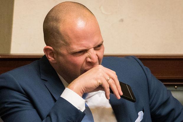 Visa humanitaire: les rumeurs circulaient depuis des mois, Francken ne bronchait pas