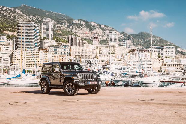 Afin de pouvoir démontrer les aptitudes de la Wrangler dans le trafic urbain, Jeep avait posé ses valises à Monaco et dans ses environs. 